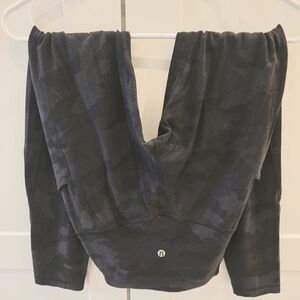 Lululemon Align Leggings with pockets, 28in, size 4, black/grey camo